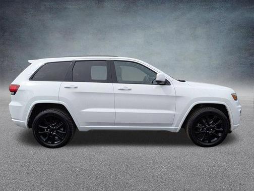 Bright White Clearcoat 2021 Jeep Grand Cherokee Laredo
