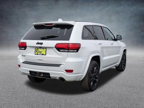 Bright White Clearcoat 2021 Jeep Grand Cherokee Laredo