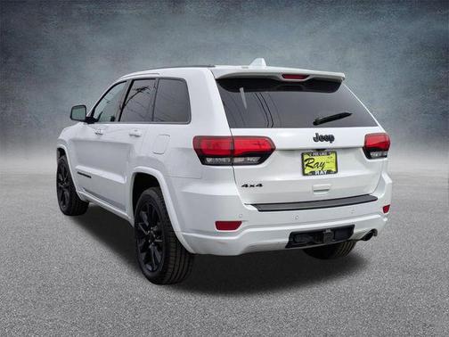 Bright White Clearcoat 2021 Jeep Grand Cherokee Laredo