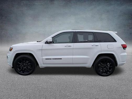 Bright White Clearcoat 2021 Jeep Grand Cherokee Laredo
