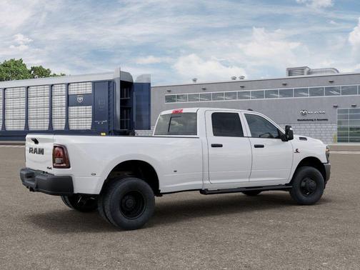 Bright White Clearcoat 2026 RAM 3500 Tradesman Crew Cab 4x4 8' Box