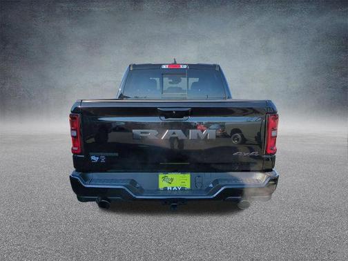 Diamond Black Crystal Pearlcoat 2026 RAM 1500 Big Horn/Lone Star