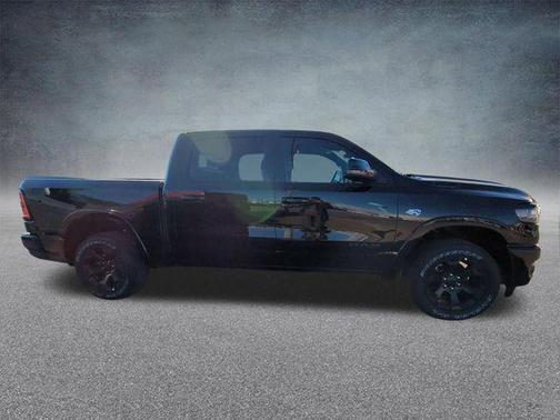 Diamond Black Crystal Pearlcoat 2026 RAM 1500 Big Horn/Lone Star