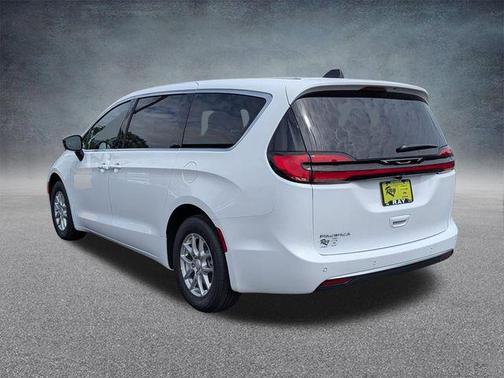 Bright White Clearcoat 2027 Chrysler Pacifica L