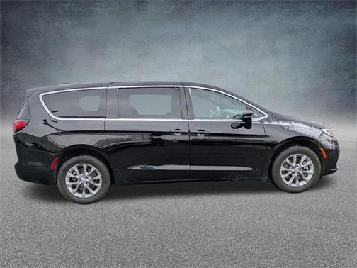 2025 Chrysler Pacifica L