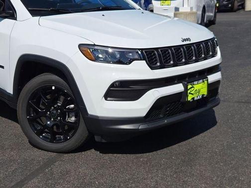 Bright White Clearcoat 2026 Jeep Compass Latitude