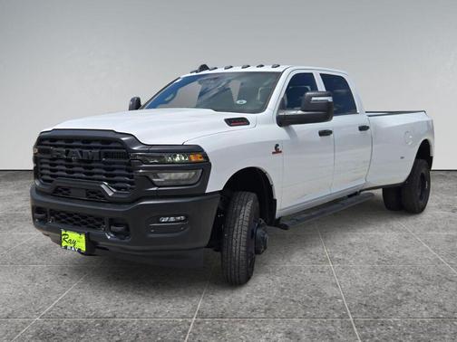 Bright White Clearcoat 2026 RAM 3500 Tradesman Crew Cab 4x4 8' Box