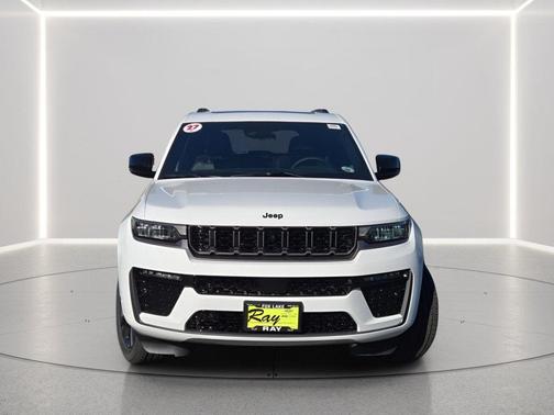 Bright White Clearcoat 2027 Jeep Grand Cherokee Limited