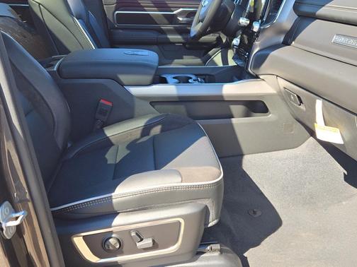 Granite Crystal Metallic Clearcoat 2027 RAM 1500 Laramie