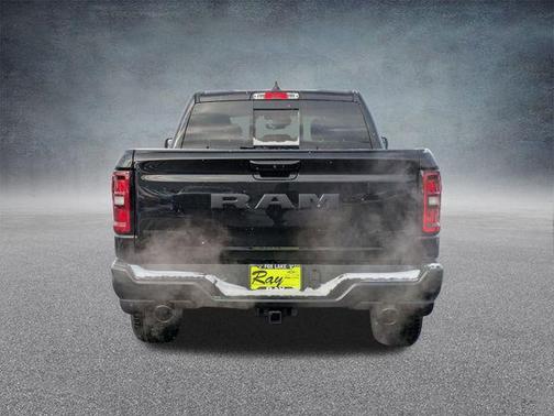 Diamond Black Crystal Pearlcoat 2026 RAM 1500 Big Horn/Lone Star