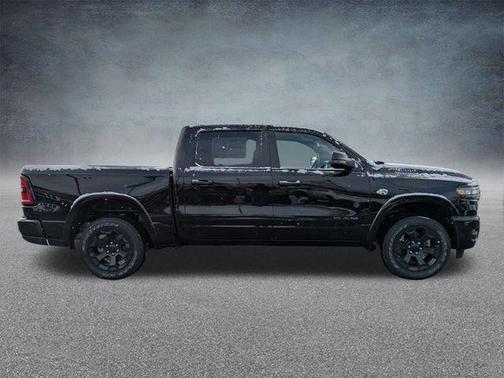 Diamond Black Crystal Pearlcoat 2026 RAM 1500 Big Horn/Lone Star