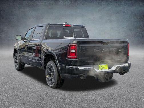 Diamond Black Crystal Pearlcoat 2026 RAM 1500 Big Horn/Lone Star