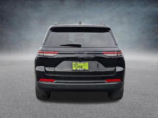 Diamond Black Crystal Pearlcoat 2023 Jeep Grand Cherokee Altitude
