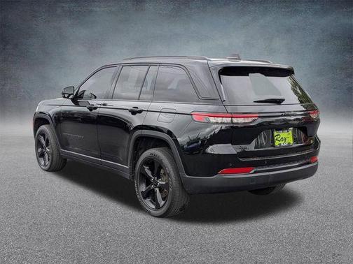 Diamond Black Crystal Pearlcoat 2023 Jeep Grand Cherokee Altitude