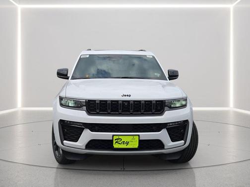 Bright White Clearcoat 2027 Jeep Grand Cherokee Limited