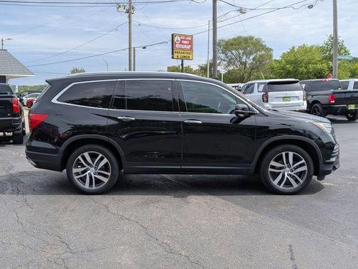 Crystal Black Pearl 2018 Honda Pilot Touring
