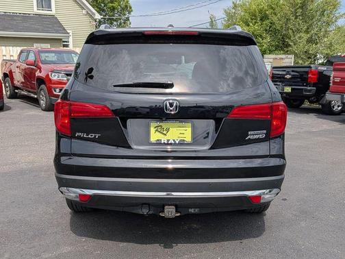 Crystal Black Pearl 2018 Honda Pilot Touring