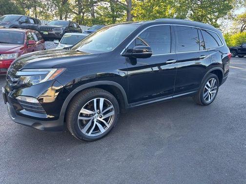 Crystal Black Pearl 2018 Honda Pilot Touring