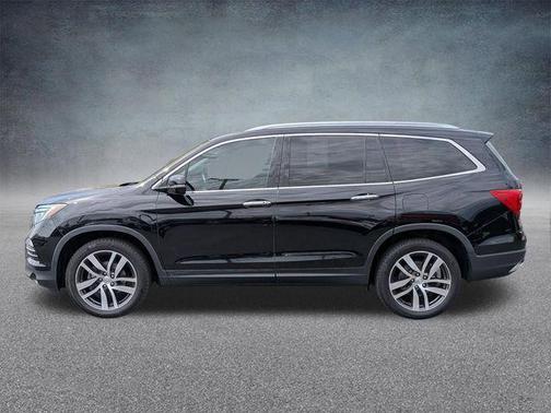 Crystal Black Pearl 2018 Honda Pilot Touring
