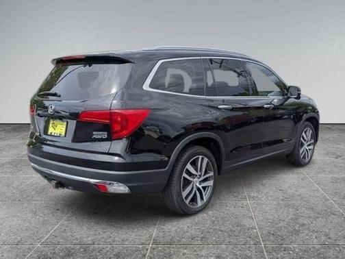 Crystal Black Pearl 2018 Honda Pilot Touring