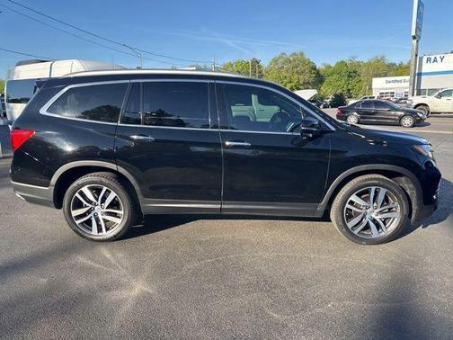 Crystal Black Pearl 2018 Honda Pilot Touring