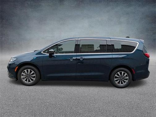 2025 Chrysler Pacifica Hybrid Select