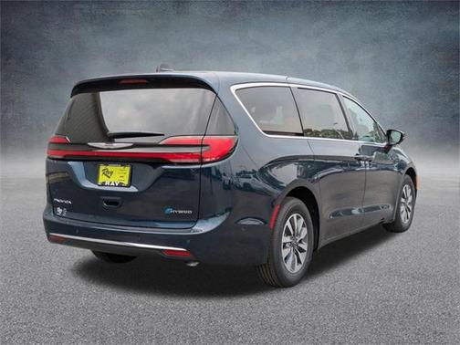 2025 Chrysler Pacifica Hybrid Select