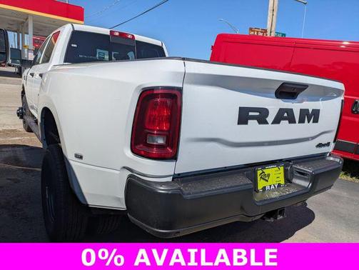 Bright White Clearcoat 2026 RAM 3500 Tradesman Crew Cab 4x4 8' Box