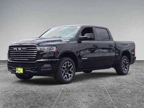 Diamond Black Crystal Pearlcoat 2026 RAM 1500 Laramie