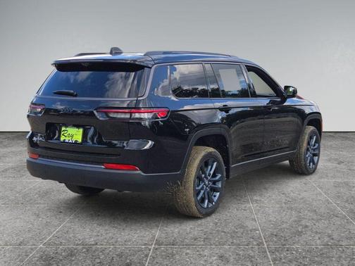 Diamond Black Crystal Pearlcoat 2026 Jeep Grand Cherokee Limited