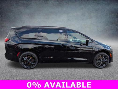 Diamond Black Crystal Pearlcoat 2026 Chrysler Pacifica Limited