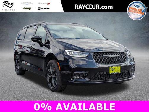 Diamond Black Crystal Pearlcoat 2026 Chrysler Pacifica Limited