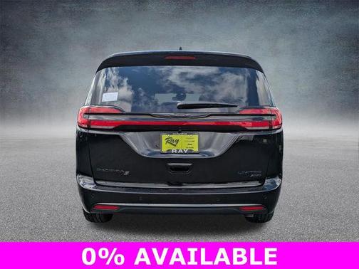 Diamond Black Crystal Pearlcoat 2026 Chrysler Pacifica Limited