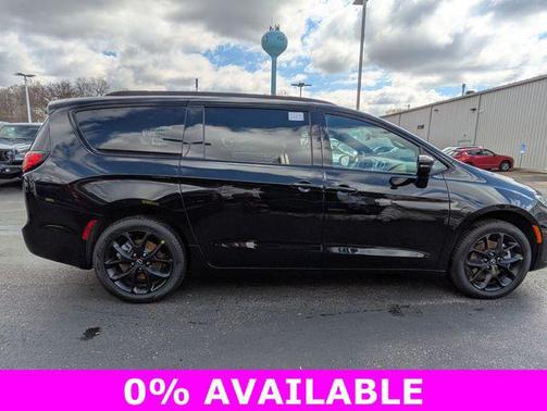 Diamond Black Crystal Pearlcoat 2026 Chrysler Pacifica Limited