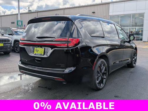 Diamond Black Crystal Pearlcoat 2026 Chrysler Pacifica Limited