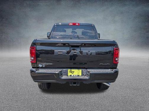 Diamond Black Crystal Pearlcoat 2026 RAM 2500 Lone Star Crew Cab 4x4 6'4' Box