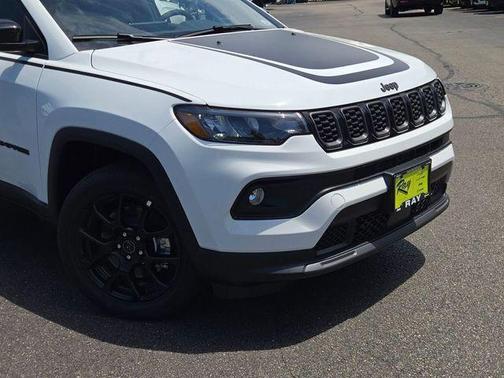 Bright White Clearcoat 2026 Jeep Compass Latitude