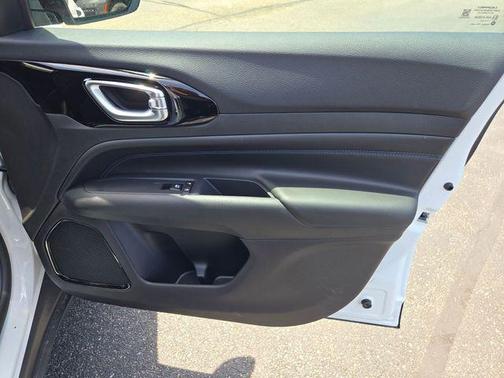 Bright White Clearcoat 2026 Jeep Compass Latitude
