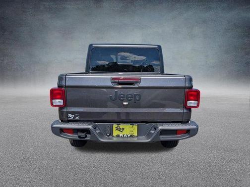 Granite Crystal Metallic Clearcoat 2026 Jeep Gladiator Sport S