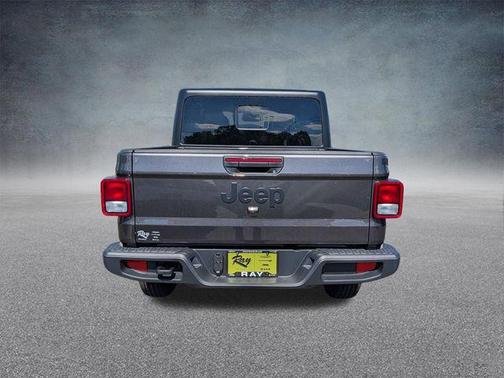 Granite Crystal Metallic Clearcoat 2026 Jeep Gladiator Sport S