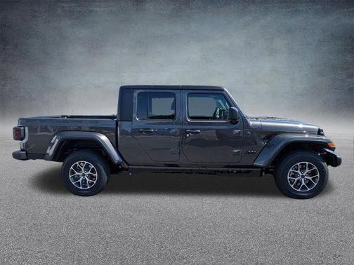 Granite Crystal Metallic Clearcoat 2026 Jeep Gladiator Sport S