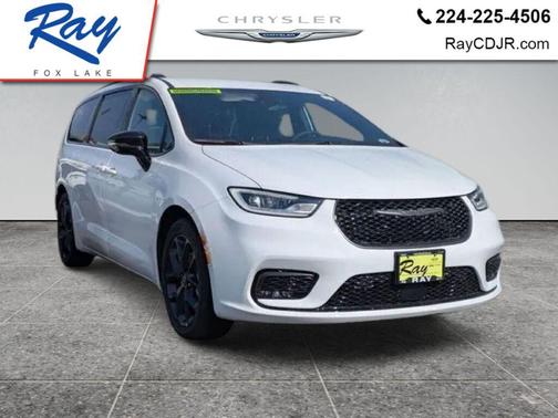 Bright White Clearcoat 2026 Chrysler Pacifica L