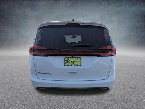 Bright White Clearcoat 2026 Chrysler Pacifica L