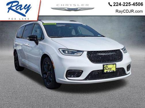 Bright White Clearcoat 2026 Chrysler Pacifica L