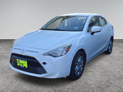 Frost 2017 Toyota Yaris iA Base