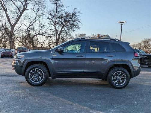 Granite Crystal Metallic Clearcoat 2020 Jeep Cherokee Trailhawk
