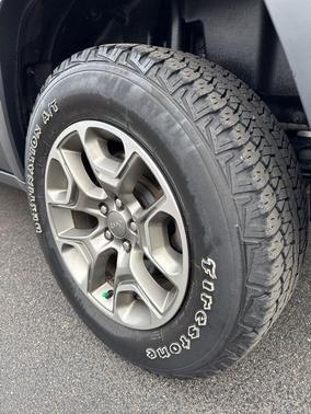 Granite Crystal Metallic Clearcoat 2020 Jeep Cherokee Trailhawk