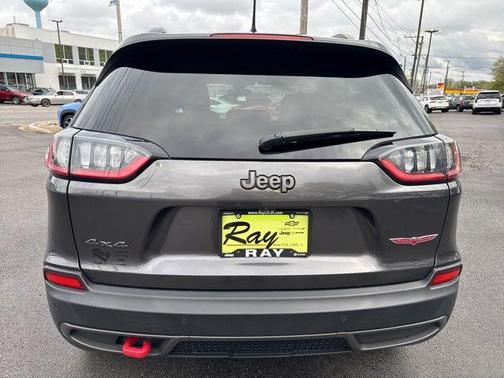 Granite Crystal Metallic Clearcoat 2020 Jeep Cherokee Trailhawk