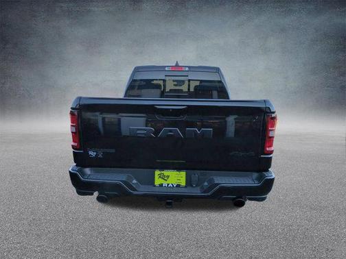 Diamond Black Crystal Pearlcoat 2026 RAM 1500 Laramie