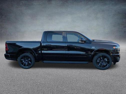 Diamond Black Crystal Pearlcoat 2026 RAM 1500 Laramie